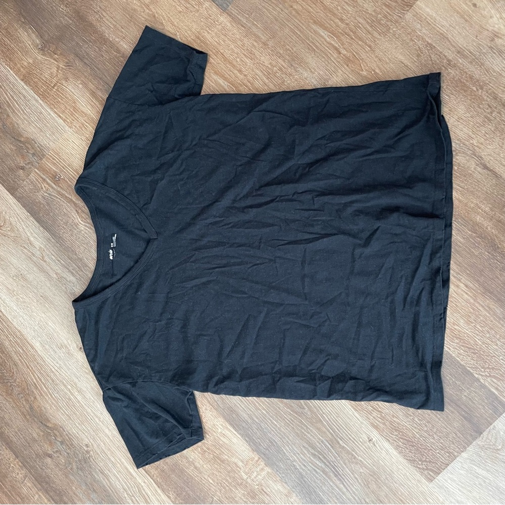 American Eagle Women’s Oversized Distressed Black Short Sleeve Tee Size Medium